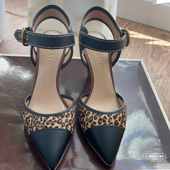 🐆🕶COACH heel 🖤💛 - Picture 4 of 10